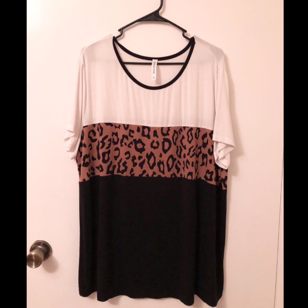 Tickled Teal Colorblock Leopard Short Sleeve Tunic